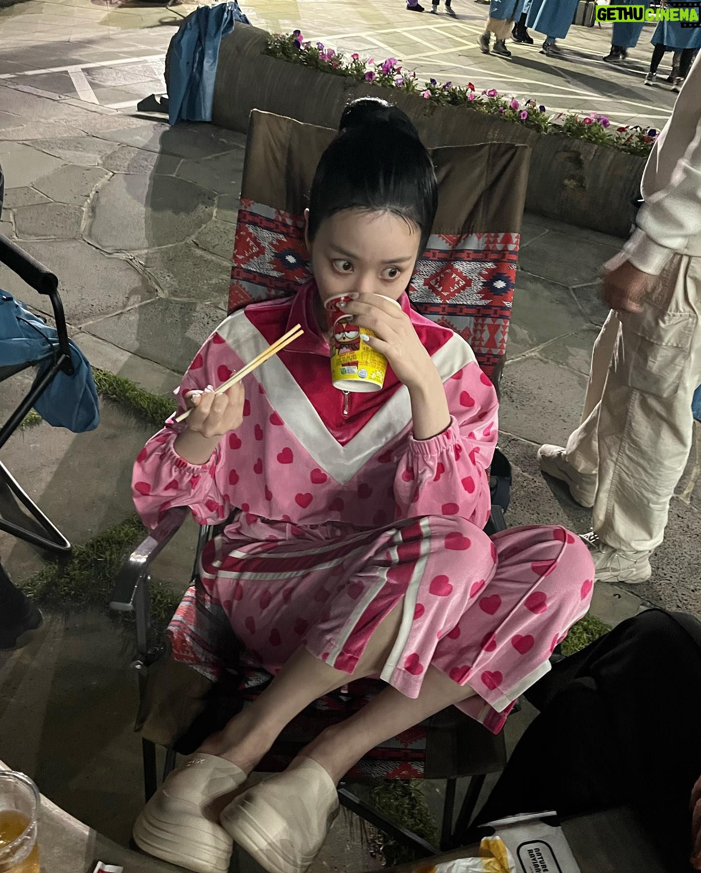Lee Yu-bi Instagram - 탈출 비법은 컵라면 🐶 #7인의탈출 🔥