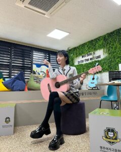 Lee Yu-bi Instagram - 맛난거 많이많이 드셨나요옹😲 오늘은 모네가 온갖 방법으로 슈퍼탑스타가 되는날입니다.. 🎬 휴우…🤦🏻‍♀️ㅋㅋㅋㅋ 많이많이 봐쥬세요 🖤💕 #7인의탈출 #모네야그만