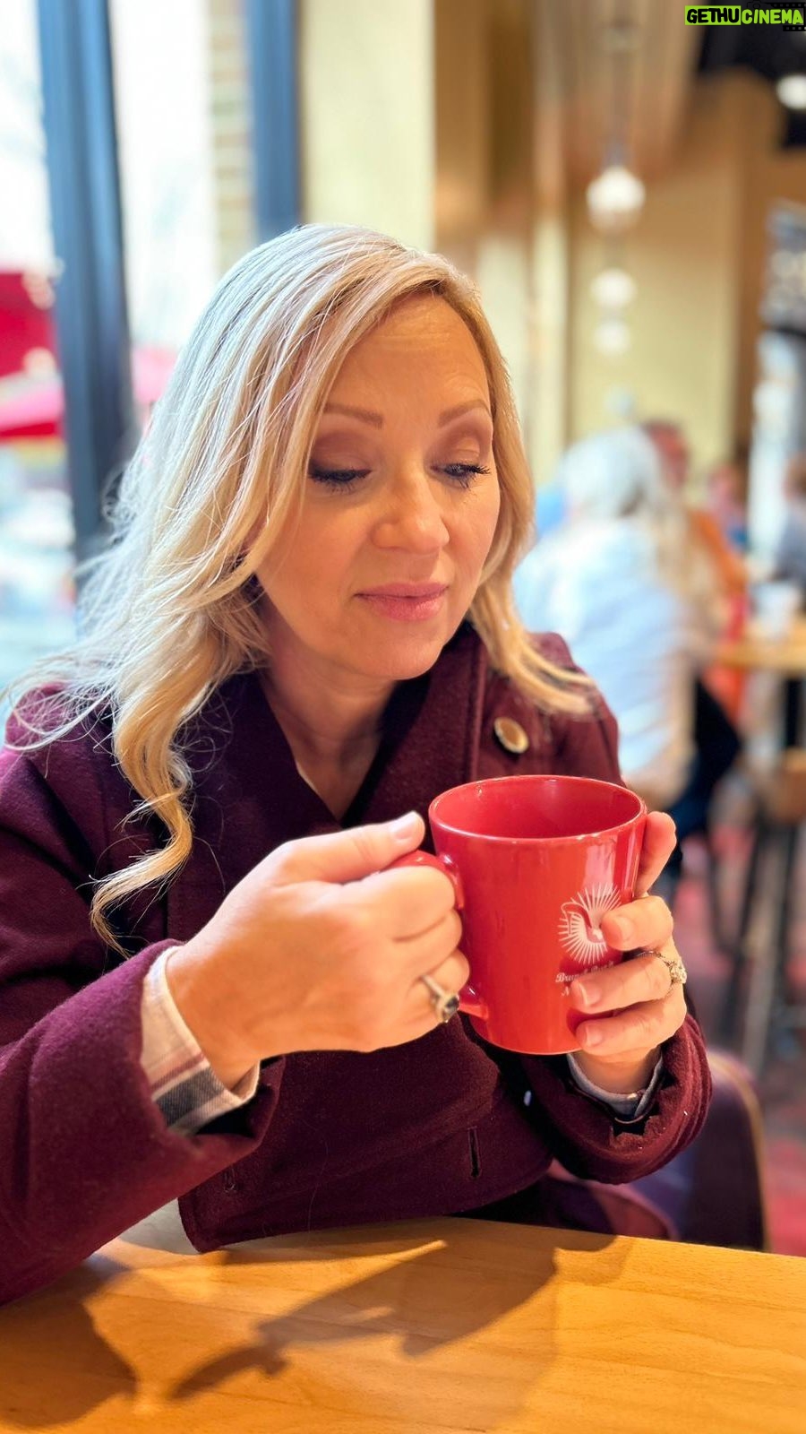 Leigh-Allyn Baker Instagram - It’s the most wonderful time of the year! Unless you get a cold!!! This little trick is natures best kept secret for stopping that cold dead in its tracks so you can rapidly get back to enjoying the season! I drank it and felt better in less than an hour! Today I’m almost as good as new! 1 clove garlic 1 inch ginger 1/4 tsp cayenne pepper Squeeze of lemon 2tsp honey Hot water Repeat as often as needed! Have a happy, healthy holiday season! #leighallynbaker #babam #coldremedy #coldcure #healthy #christmas #realfood