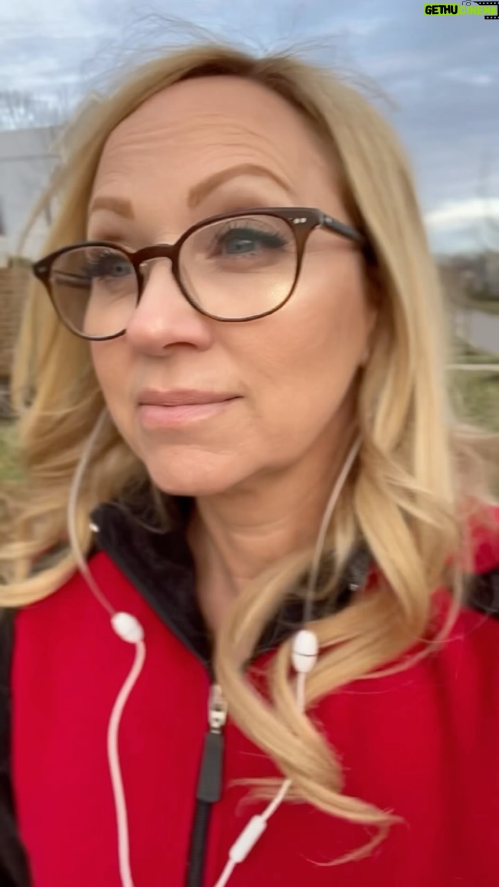 Leigh-Allyn Baker Instagram - Don’t let your circumstances define who you are. Maybe it just wasn’t your season. Be grateful for the down times… you’re just being shaped for something better! #inspiration #motivation #spring #newseason #newyou #growth #grateful