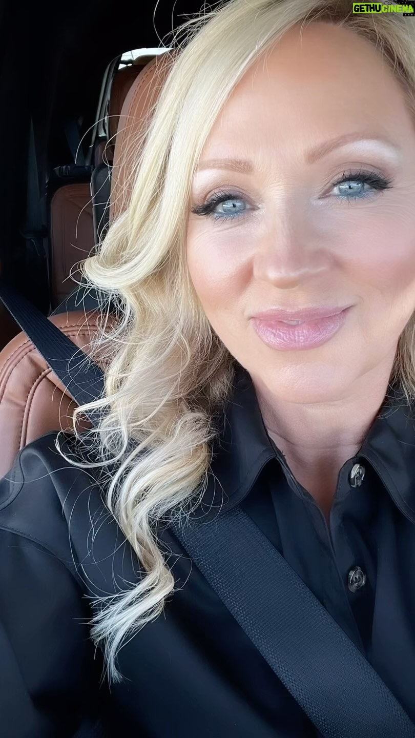Leigh-Allyn Baker Instagram - I’m so excited to see the #movie #premier of #unsungheromovie! Never underestimate the love a mother has for her children! Looking forward to seeing some old friends and meeting some new! #unsunghero #redcarpet #faith