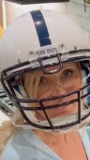 Leigh-Allyn Baker Instagram - Who’s ready for football? #collegefootball #football