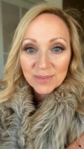 Leigh-Allyn Baker Instagram - Hey, friends! Comment or leave an emoji if you can see this video. I wanna see something 👀👀 #socialmediastruggles #shadowban #instagram #thestruggleisreal #freespeech #cantstopme #leighallynbaker #babam