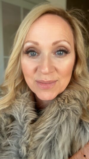 Leigh-Allyn Baker Instagram - Hey, friends! Comment or leave an emoji if you can see this video. I wanna see something 👀👀

#socialmediastruggles #shadowban #instagram #thestruggleisreal #freespeech #cantstopme #leighallynbaker #babam