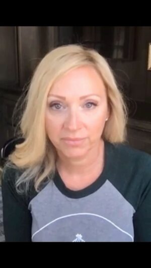 Leigh-Allyn Baker Instagram - Do you agree? 

..
..
Make courage contagious and boldness beautiful! #leighallynbaker