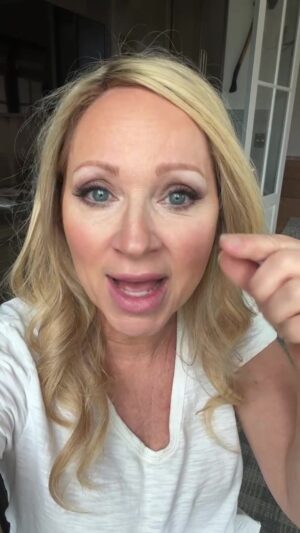 Leigh-Allyn Baker Instagram - You won’t go blind!!! Stop telling people that! You’re scaring kids!

#eclipse