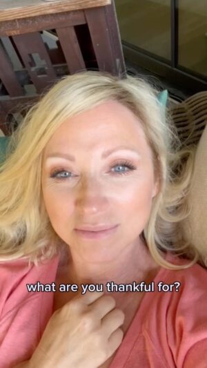 Leigh-Allyn Baker Instagram - What are you thankful for? Let me know 👇👇👇 #grateful #leighallynbaker