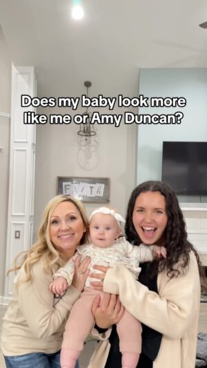 Leigh-Allyn Baker Instagram - Who does my baby look more like?! #baby #cute #family #mama #babygirl #parents
