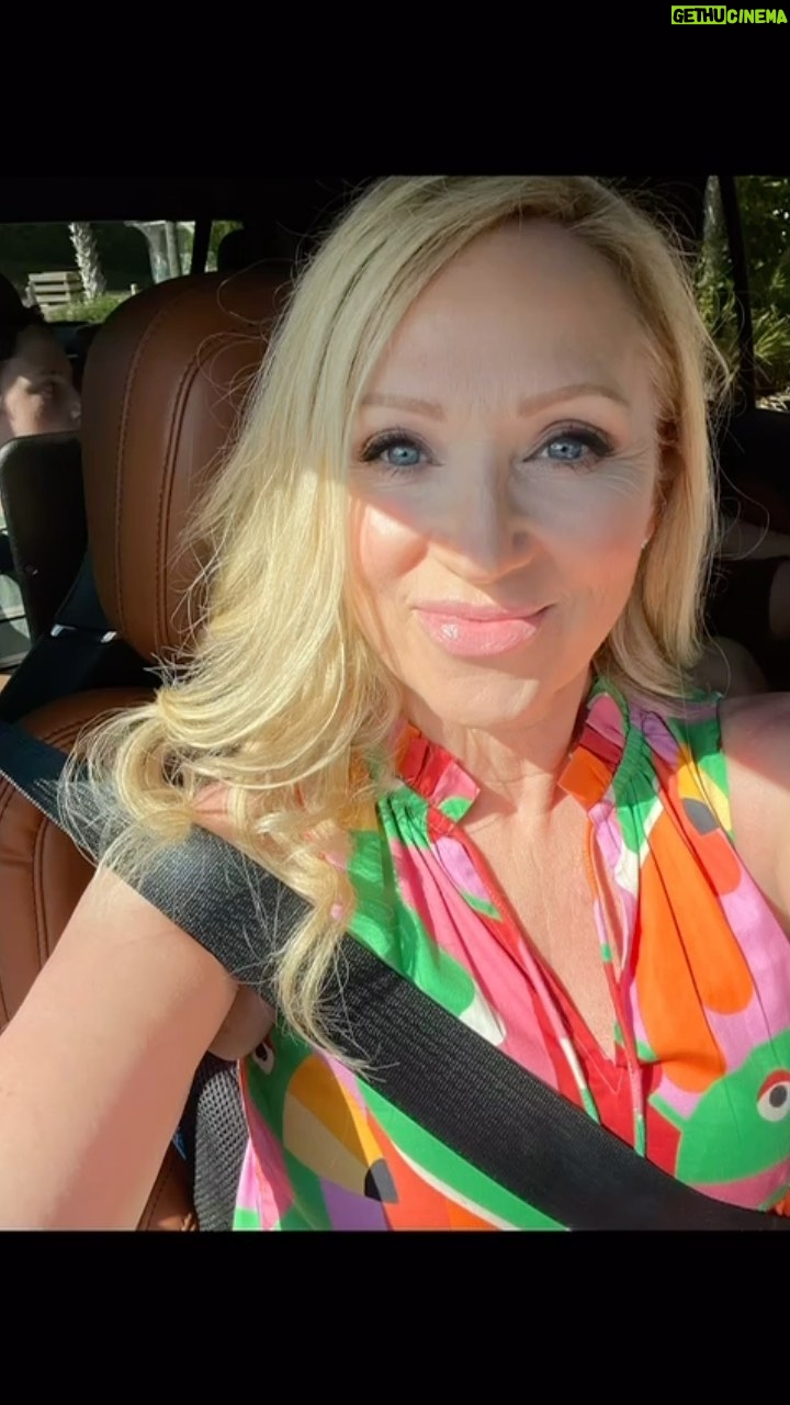 Leigh-Allyn Baker Instagram - Life is short. Don’t sweat the small stuff! A little shift in perspective and a good attitude goes a long way in making a bad day better and a good day great! #motivation #positivity #TuesdayTalks #trending #trendingreels