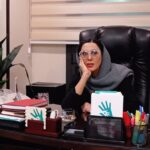 Leila Bolukat Instagram - سلام به دوستان و همراهان نازنینم که بسیار دلتنگتان بوده ام. خوشحالم که امروز مصادف با سالروز تولدم، پس از گذر از روزهای دشواری که در ماه های گذشته داشتم بار دیگر با رفع موانع و حل شدن مشکلات پیش آمده، از هفته گذشته این امکان را دارم تا در این فضا همراه شما باشم. سپاسگزارم از دوستانی که در روزهای سخت گذشته همواره همراه من و موسسه خیریه مهر لیلا بوده اند. و سپاسگزارم از تیم اجرایی مهرلیلا که همزمان با جلسه ی ماهیانه هیئت مدیره، سالروز تولدم را پیش از رسیدن آن جشن گرفتند و اشک های اندوهم را به اشک شوق بدل کردند.ممنونم از همه عزیزانی که در این ۸ ماه بخاطر نداشتن خط و اینستاگرام با خیریه همراه بودن پ.ن:صدای پدر و مادر و مادر بزرگ و خواهرام و برادرم و داماد خارجی مون و خواهرزاده ام که بسیار خوشحال شدم و سوپرایز شدم 🌹 تیم اجرایی مهر لیلا خوشحالم که دارمتون 👍🌹🍁 #لیلا_بلوکات#خیریه_مهر_لیلا#سوپرایز_شو #هیئت_مدیره_خیریه_مهر_لیلا