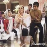 Leila Bolukat Instagram - سلام ویدئوی ارسالی از طرف آرزوی عزیز طرفدار قدیمی و دوست داشتنی،دلم واسه بچه ها تنگ شده امیدوارم زودتر این ویروس لعنتی شرش کنده بشه و باز همگی رو ببینم. این ترانه هم با حجت جان اشرف زاده چندسال پیش کلیپی ساختیم برای مهر لیلا و پخش شد،کلیپ در آپارات و یوتویوپ موجوده میتونید ببینید. #لیلابلوکات #خیریه_مهر_لیلا #حجت_اشرف_زاده