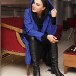 Leila Bolukat Instagram - دنیا دچار دردسر شده و فقط هم دو راه حل موجود است: آنقدر بخندیم تا منفجر شویم، یا فقط منفجر شویم! 📕 کتاب:مردی با کبوتر ✍🏻 اثر: #رومن_گاری #لیلا_بلوکات #لعنت_به_کرونا #عجب_دنیای_بی_رحمی