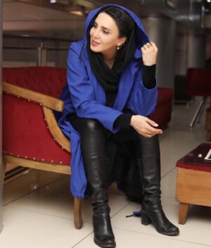Leila Bolukat Instagram - دنیا دچار دردسر شده 
و فقط هم دو راه حل موجود است:
آنقدر بخندیم تا منفجر شویم، 
یا فقط منفجر شویم!

📕 کتاب:مردی با کبوتر
✍🏻 اثر: #رومن_گاری
#لیلا_بلوکات #لعنت_به_کرونا #عجب_دنیای_بی_رحمی