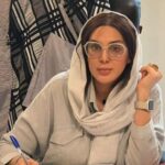 Leila Bolukat Instagram - دست من و تو قصری میسازد از جنس امید 💚 لطفا ویدیو را تا انتها ببینید سپاس 🙏🏻🌱 کمک به مهرلیلا از طریق : 5041721113391701 5047061090021805 *780*870# #خیریه #کمک #بیمار #انسانیت #بازیگر #لیلا_بلوکات #لیلابلوکات
