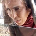 Leila Bolukat Instagram - سلام برشی از پشت صحنه فیلم سینمایی آنها مرا دوست دارند ایفای نقش یه دختر کارتون خواب و معتاد که بمناسبت امروز و روز جهانی مبارزه با مواد مخدر با شما به اشتراک گذاشتم،روز اول و تست گریم و لباس بود.به امید خدا امسال اکران خواهد شد اگر مشکلی پیش نیاد🙏 مصرف مواد مخدر و در پی آن اعتیاد بر خانواده ها آسیب جدی وارد می آورد. از جمله این آسیب ها میتوان به تزلزل و نابسامانی در خانواده، کمرنگ شدن روابط عاطفی،تاثیر منفی در تربیت فرزندان،خشونت و دعواهای خانوادگی،مشکلات اقتصادی و فرهنگی اشاره کرد. فرهنگ سازی و آموزش های مناسب از مهم ترین راه های پیشگیری از این مشکلات هستند. فراموش نکنیم اعتیاد یک بیماری است و هر بیماری قابل درمان است. #روز_جهانی_مبارزه_با_مواد_مخدر #لیلا_بلوکات #گریم_سینمایی #انها_مرا_دوست_داشتند