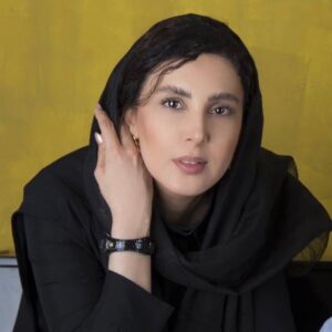 Leila Bolukat Instagram - داشتم فكر ميكردم به
همين روزهايم در سال قبل
اينكه براى چه چيزها دلم بيقرار بود و حالا نسبت به آنها بى تفاوتم!..
ميدانيد چه ميخواهم بگويم؟ 
ميخواهم بگويم زياد
از غصه ى امــروز دلتان نگيرد،
شايد يك سال ديگر
يادآورى اش برايتان خنده دار باشد!
#لیلا_بلوکات#دلنوشته#خدایا_شکرت_که_هستی_و_برایمان_خدایی_میکنی