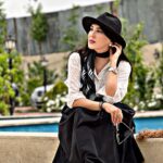 Leila Bolukat Instagram - به گمانم بزرگترین دارایی ِ زندگی ِ آدمیزاد، همین انسانهای اطرافش، همین کسانی که برایت پیغام می گذارند که اعلام می کنند حواس شان به تو هست .. همین کسانی که با دو سه خط پیغام نشان می دهند چقدر دل شان پی ِ تو، دل ِ تو و درد ِ توست ... که چقدر خوب تو را می خوانند همین افرادی که پیگیرند... که نباشی دلگیرند... همین آدم هایی که دلتنگ ات می شوند و بی مقدمه برایت می نویسند وقت هایی دو سه خط شعر می فرستند که بدانی خودت... وجودت... خوب بودن حال و احوالت برای کسی مهم است... ... وقت هایی هست که می فهمی حتی اگر دلت پُر درد است، باید بخندی و شاد باشی، تا آدم هایی که دوستت دارند را، غمگین نکنی... خواستم بگویم که چقدر این دارایی های زندگی ام، این انسانها، برایم پُر ارزش ند... که چقدر خوب است داریمشان ... درود