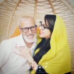 Leila Bolukat Instagram - <> *تقدیم به آقایـــانِ و پدران عزیز و گرامـــی* *اﻭ " ﻣـــــﺮﺩ " ﺍﺳﺖ و گاهی پدر * نام،،مرد،،ابتدای مردن است.. و نام،،زن،،ابتدای زندگی است.. خوابش از تو کوتاهتر و خواب ابدیش از تو طولانی تر است....مرگی زود رس دارد،،... *آسایش برایش مفهومش آسایش توست* پس صبح تا شب درپی آسایشی است که سهمش را ازعشق تو میجوید...اگر آنرا دریابی!!... *ﺩستهایش زبرو پهن است،، به لطافت دستهای تو نیست،،* تا به حال دستهایش را نگاه کرده ای ؟ هیچگاه بدون خراش و زخم دیده ای؟ *ﺻﻮﺭﺗﺶ ﺗﻪ ﺭﯾﺸﻰ ﺩﺍﺭﺩ...* *ﺟـﺎﻯﹺ ﮔﺮﯾــﻪ ﮐﺮﺩﻥ، ﻣﻮﻫﺎﯾﺶ ﺳﻔﯿﺪ میشود...* توان گفتن دردهای درونش را ندارد،،آنها را درون خود میریزد و پنهان میکند... *ﺍﻭ ﺭﺍ "ﻧﺎﻣــــﺮﺩ" ﻧﺨﻮﺍﻥ..!*به هیچ عنوان... *ﺁﻧﻘﺪﺭ او را با ﭘﻮﻝ ﻭ ﺛــﺮﻭﺗﺶ اندازه گیری نکن..!* طبیعت مرد کم حافظه بودنش است؛او.بیشتر در فکر نان شب است....،، *ﻓﻘﻂ ﺑﻪ ﺍﻭ ﻧــــﺦ ﺑﺪﻩ ﺗﺎ ﺯﻣﯿﻦ ﻭ ﺯﻣﺎﻥ ﺭﺍ ﺑﺮﺍﯾﺖ ﺑﺪﻭﺯﺩ...* انتظار یک فنجان چای تلخ توقع زیادی نیست!!! از هر مرد ونامردی هرچه شنیده و دیده در صندوقچه قلبش پنهان کرده و آمده .اگر کم حرف میزند نمیخواهد کام تورا تلخ کند. *ﻓﻘــــﻂ ﺑﺎ ﺍﻭ ﺭﻭﺭﺍﺳﺖ ﺑﺎﺵ ﺗﺎ ﺩﻧﯿﺎ ﺭﺍ ﺑﻪ ﭘﺎﯾﺖ ﺑﺮﯾﺰﺩ...* آن مردی که صحبتش را میکنم، خیلی تنهاتر از زن است..! *ﻣــــــﺮﺩ نمیتواند ﻭﻗﺘﯽ ﺩﻟﺶ ﮔﺮﻓﺖ، به دوستش زنگ بزند، یک دل سیر گریه کند و سبک شود..!* *ﻣﺮﺩ، ﺩﺭﺩﻫﺎیش را ﺍﺷﮏ نمی کند، فرو می ریزد در قلبی که به وسعت دریاست...* آری یک مرد همیشه تنهاست چراکه سنگ صبور همه است و خود ؛ شانه ای ندارد که سرش را روی آن بگذارد... *یک ﻭقت هایـــی،* *یک ﺟﺎﻫﺎﯾـــﯽ،* *ﺑﺎﯾﺪ ﮔﻔـــﺖ:* *"میم" مثل " مــــــرد "* *((تقدیم به تمام مـــردان محتـــرم ))* روز مرد و روز پدر بر مردانِ خانواده دوست و مهربان🌹 فرخنده و خجسته باد🙏🌺 #لیلا_بلوکات #روز_پدر_بر_تمام_پدران_سرزمینم_مبارک_باد #پدرم_تنها_مردی_بود_که_وجودش_به_من_اثبات_کرد_فرشته_ها_میتوانند_مرد_هم_باشند #ولادت_مولای_متقیان_امام_علی_ع_و_روز_پدر_مبارک