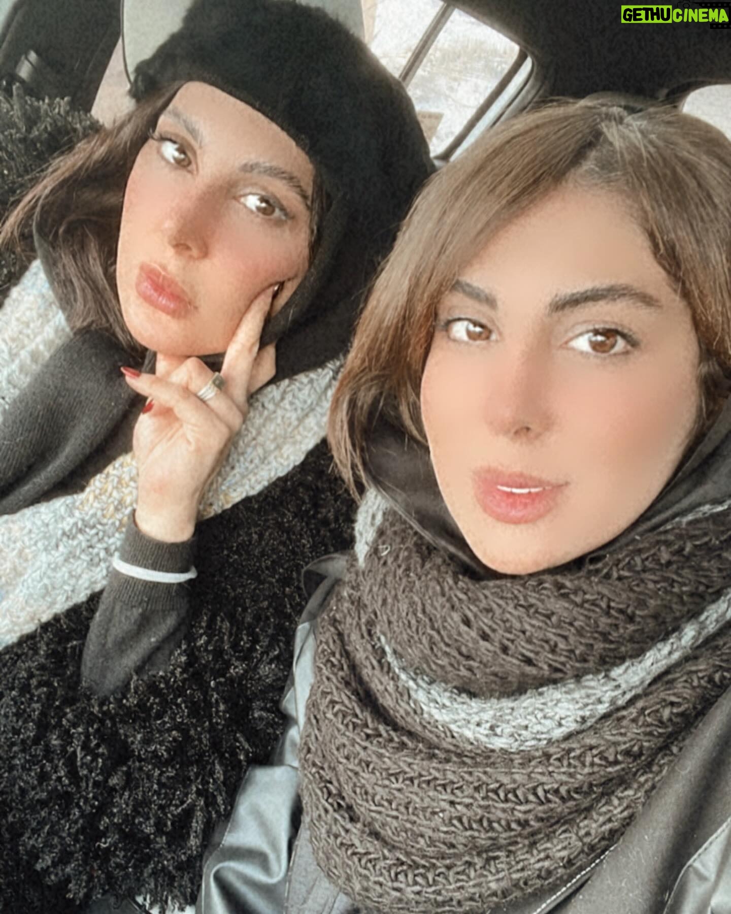 Leila Bolukat Instagram - من از میانِ بلایای سخت آمده ام ! که دانه رفته ام اما درخت آمده ام ... #لیلا_بلوکات #نوشا_بلوکات #میترا_بلوکات #زندگی_سالم #دشواریها_نمیتوانند_مرا_شکست_دهند #بزرگ_شدن_درد_داره_آسان_نبود_نیست #خواهرانه_هايم_با_همه_دنيا_فرق_ميكند
