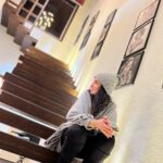 Leila Bolukat Instagram - هنوزم اونقدر آدم خوب وجود داره، که نیازی نباشه رفتار زشت کسی رو تحمل کنی. اونقدر احساس وجود داره، که نیازی نباشه تنفر یا بی تفاوتی کسی رو انتخاب کنی. هنوزم اونقدر اندیشه‌های مثبت وجود داره، که نیازی نباشه افکار منفی و سیاه کسی رو همراهی کنی. فقط باید شجاعت تصمیم گیری، ترک کردن، و تغییر رو داشته باشی. همین … پ.ن:کامنتهاتونو میخونم حتما 🙏 #لیلا_بلوکات #مثبت_فکر_کن #عید_نوروز_مبارک