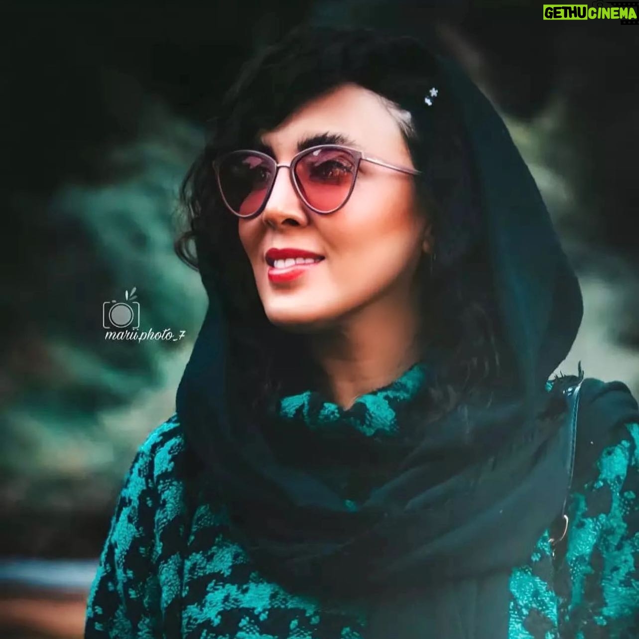 Leila Bolukat Instagram - هوشیار و شاهد زندگی خود باش! هیچ چیز را در خود سرکوب نکن! و بگذار هرچه می خواهد اتفاق بیفتد! برای خلاص شدن از شر چیزهای ناخوشایند فقط، ناظر باش، بی آنکه قضاوت کنی! #اشو#لیلا_بلوکات #زندگی_بدون_قضاوت #لیلا_بلوکات