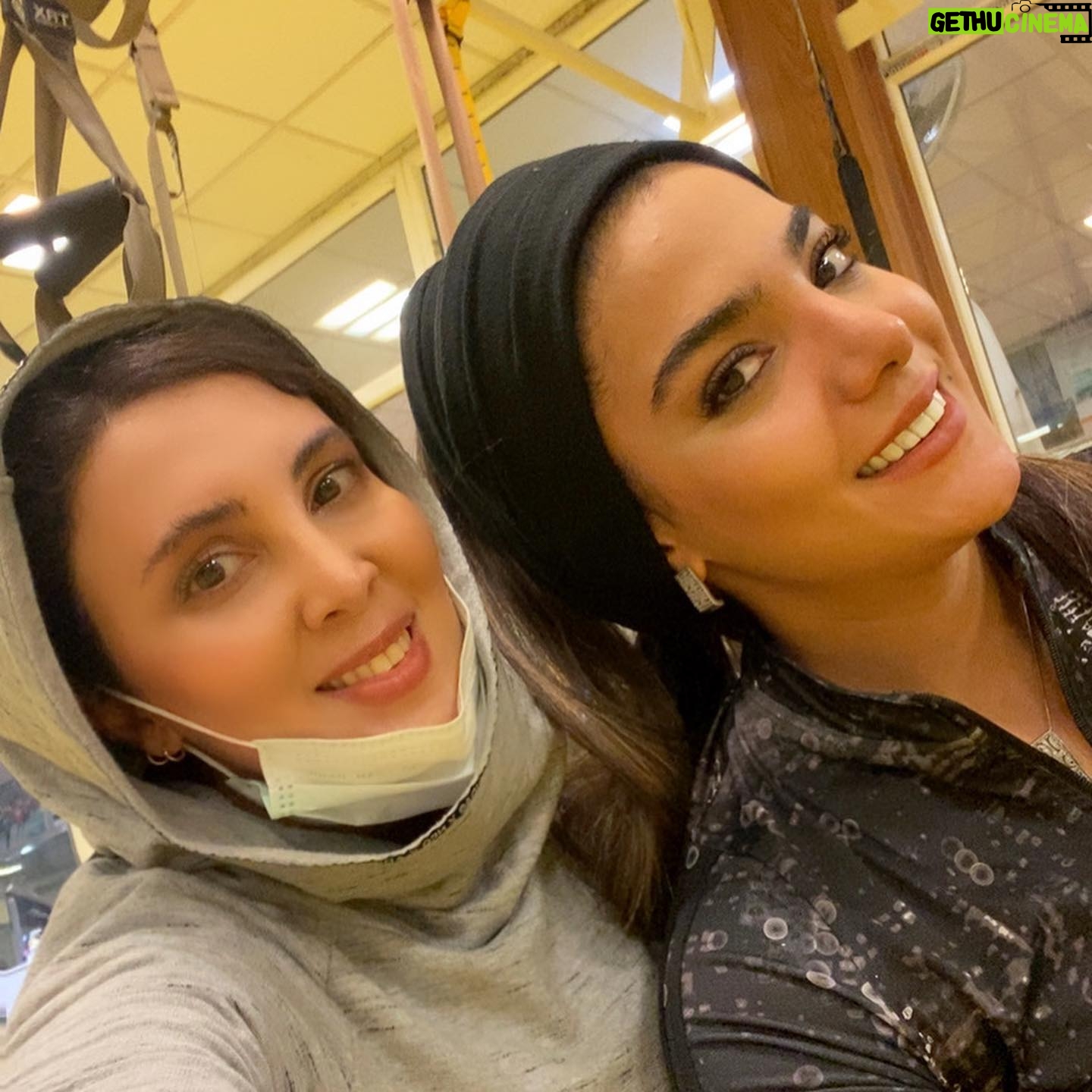 Leila Bolukat - 37.9K Likes - مربیگری شغل یا کار نیست
و یک نوع عشق و احساس است
مربی ورزش بودن یعنی تعهد بی قید و شرط
یعنی استخوان لای زخم
همیشه در تب و تاب و تشویش
تو با پوست و گوشت و استخوان مربی شدی
خلق کردی
محکم شدی که بهت تکیه کنند
کسی با یک ست ورزشی مربی نخواهد شد
باید تمرین کنی
عرق بریزی و از تمام وجودت برای ورزشکار مایه بگذاری.
به بهانه نزدیک شدن به روز مربی ورزش نهم آبان ماه🌹
امیدوارم خوشحالی همیشه هم آغوشت باشه مرمر عزیز 🧿
@coach_maryamofficial
#لیلا_بلوکات #ورزش_در_خانه #ورزشکاران_زن #مریم_کریمی#روز_مربی_گرامی