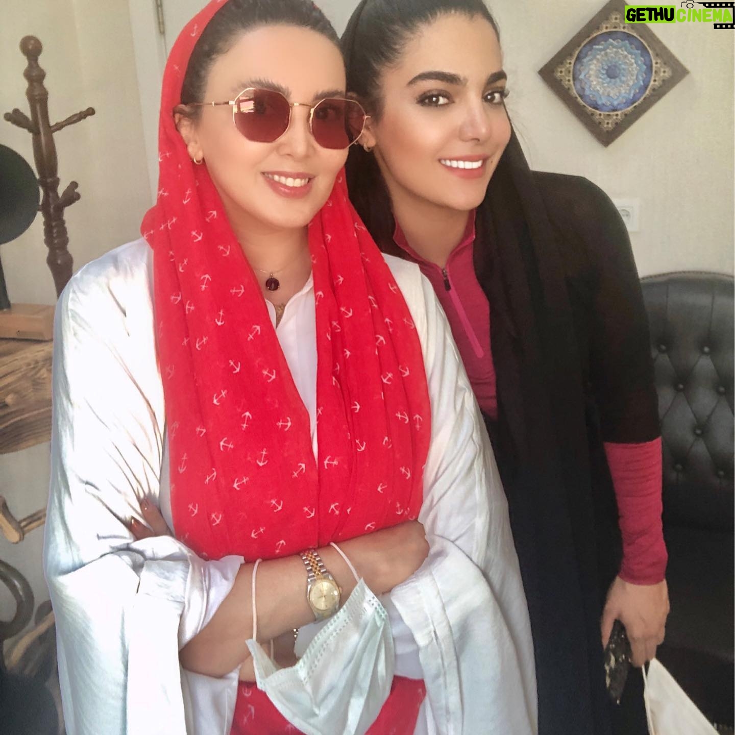 Leila Bolukat - 37.9K Likes - مربیگری شغل یا کار نیست
و یک نوع عشق و احساس است
مربی ورزش بودن یعنی تعهد بی قید و شرط
یعنی استخوان لای زخم
همیشه در تب و تاب و تشویش
تو با پوست و گوشت و استخوان مربی شدی
خلق کردی
محکم شدی که بهت تکیه کنند
کسی با یک ست ورزشی مربی نخواهد شد
باید تمرین کنی
عرق بریزی و از تمام وجودت برای ورزشکار مایه بگذاری.
به بهانه نزدیک شدن به روز مربی ورزش نهم آبان ماه🌹
امیدوارم خوشحالی همیشه هم آغوشت باشه مرمر عزیز 🧿
@coach_maryamofficial
#لیلا_بلوکات #ورزش_در_خانه #ورزشکاران_زن #مریم_کریمی#روز_مربی_گرامی
