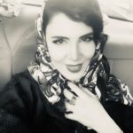 Leila Bolukat Instagram - سلام امیدوارم ایام بکام باشه با این شرایط بهرحال اون دسته آدمهای با انصاف و باشعور که تو خونه نشستن با چیزای مختلفی سرشونو گرم میکنن مثل فیلم دیدن،کتاب خوندن، ورزش کردن،نوشتن،موسیقی کار کردن،آشپزی،زبان خوندن ،خلاصه چیزای مختلف و حتی اینستاگرام و چالشهای مختلف الانم من به درخواست تعدادی از دوستانم به چالش عکس سیاه و سفید دعوت شدم🙈😉 بهر حال سرگرمیه دیدن عکسهای قدیمی، با آرزوی دفع سریع ویروس کرونا برای همتون آرزوی سلامتی دارم، متشکر از کادرهای درمانی و ارگانهای مختلفی مثل جمعیت هلال احمر که مشغول حمایت و مراقبت از مردم هستن، و ممنون از مردم بافرهنگی که خونشون نشستن و سفر نرفتن🙏 لطفا ورق بزنید #لیلا_بلوکات #چالش_جدید_عکس_سیاه_سفید #کرونا_ویروس #قرنطینه_خانگی #سفر_نریم #در_خانه_بمانیم