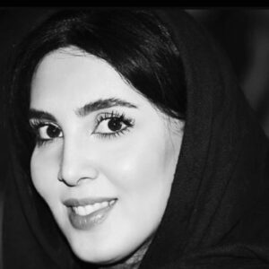 Leila Bolukat Instagram - سلام امیدوارم ایام بکام باشه با این شرایط بهرحال اون دسته آدمهای با انصاف و باشعور که تو خونه نشستن با چیزای مختلفی سرشونو گرم میکنن مثل فیلم دیدن،کتاب خوندن، ورزش کردن،نوشتن،موسیقی کار کردن،آشپزی،زبان خوندن ،خلاصه چیزای مختلف و حتی اینستاگرام و چالشهای مختلف الانم من به درخواست تعدادی از دوستانم به چالش عکس سیاه و سفید دعوت شدم🙈😉 بهر حال سرگرمیه دیدن عکسهای قدیمی، 
با آرزوی دفع سریع ویروس کرونا برای همتون آرزوی سلامتی دارم، متشکر از کادرهای درمانی و ارگانهای مختلفی مثل جمعیت هلال احمر  که مشغول حمایت و مراقبت از مردم هستن، و ممنون از مردم بافرهنگی که خونشون نشستن و سفر نرفتن🙏 
لطفا ورق بزنید
#لیلا_بلوکات #چالش_جدید_عکس_سیاه_سفید #کرونا_ویروس #قرنطینه_خانگی #سفر_نریم #در_خانه_بمانیم