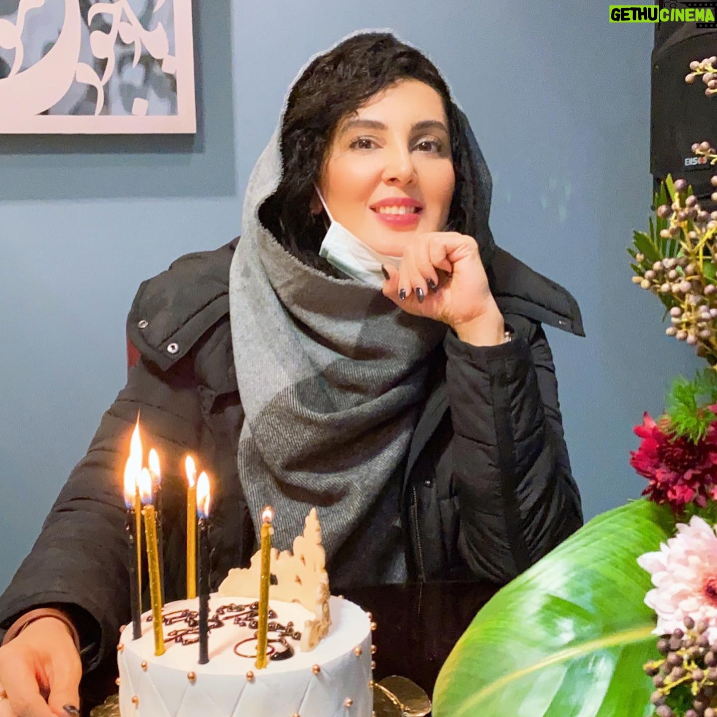 Leila Bolukat - 77.5K Likes - ۹۹/۹/۴
آذر ماه
سپاس فراوان🙏
#لیلا_بلوکات #تولد_بازی_با_محدودیت#کرونا