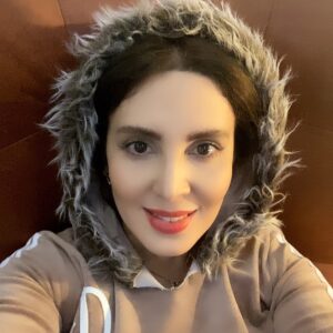 Leila Bolukat Instagram - برای خداوند فرقی ندارد 
که تو برایش نماز بخوانی یا نه 
برایش روزه بگیری یا نه 
فرقی ندارد چقدر برای عزیزانش 
ضجه زده باشی

اما اینها برای من و تو فرق می کند...
و این فرق زمانی شروع شد که من و تو بر سر خدایمان جدل کردیم ، من گفتم من با ایمان ترم و تو گفتی من!

و فراموش کردیم که خدای هر دویمان یکی ست فقط راه اتصالمان به او فرق دارد.
به راه های اتصالی یکدیگر به خدا دست نزنیم 
اجازه بدهیم هر کس به گونه ی خودش به خدایش وصل شود نه به شیوه ما
خداوند عارف عاشق می خواهد نه مشتری 
بهشت... دکتر الهی قمیشی
#لیلا_بلوکات#عارفانه_عاشقانه_فقط_با_خدا