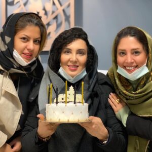 Leila Bolukat Instagram - ۹۹/۹/۴
آذر ماه 
سپاس فراوان🙏
#لیلا_بلوکات #تولد_بازی_با_محدودیت#کرونا