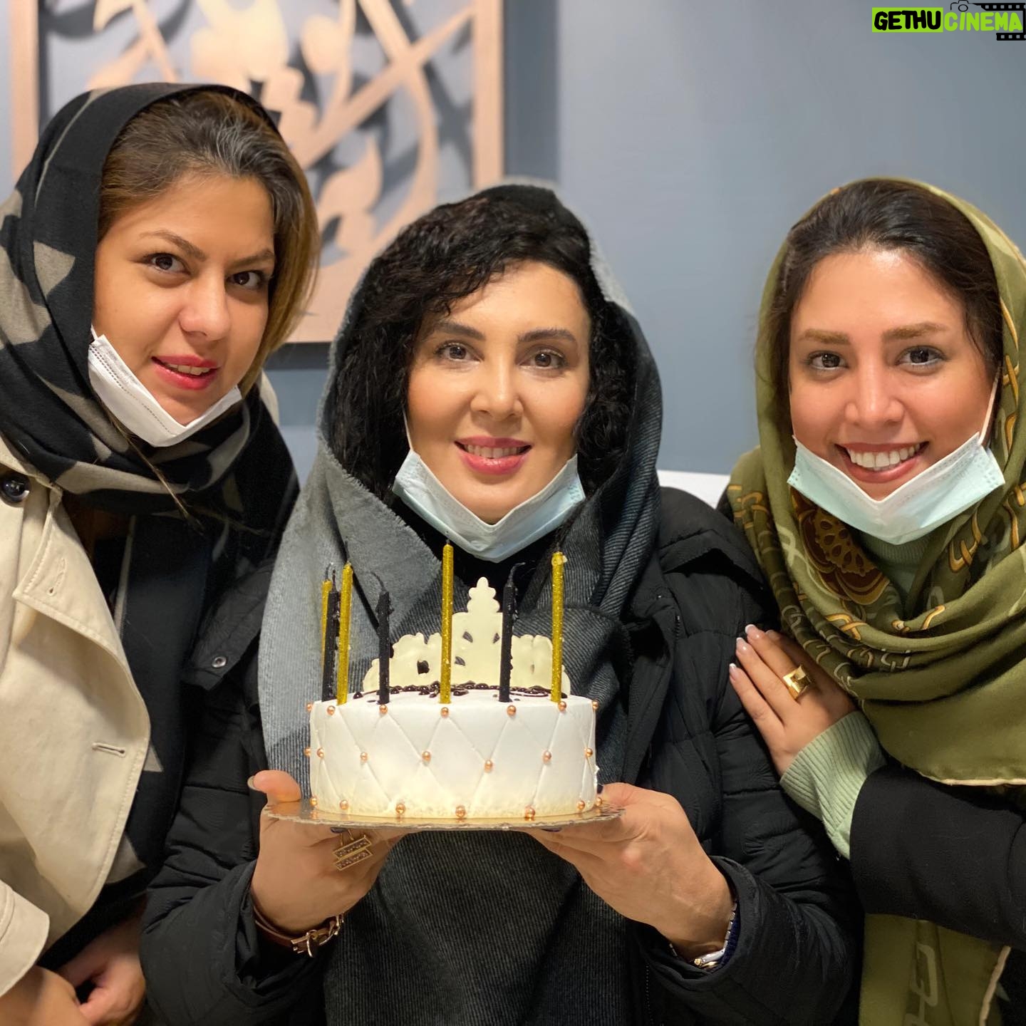 Leila Bolukat - 77.5K Likes - ۹۹/۹/۴
آذر ماه
سپاس فراوان🙏
#لیلا_بلوکات #تولد_بازی_با_محدودیت#کرونا
