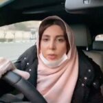 Leila Bolukat Instagram - سلام در این روز های سخت و با شیوع ویروس کرونا، به یاد کتاب ( طاعون ) آلبر کامو افتادم. روایتی که بی شباهت به احوال این روز های ما نیست. همانگونه که در آغاز داستان طاعون، هر کس به فکر نجات خود بود و نوعی آشفتگی بر شهر طاعونزده حکم فرما گشته بود، بسیاری نیز در برابر کرونا همین روش را در پیش گرفته اند و از فرار و احتکار و سود جویی هیچگونه دریغی نمی کنند. در این میان مروجان مذهبی نیز چون کشیش داستان، ( پانلو ) دست به دامان نیرو های غیبی شده اند و سعی دارند با دعا و توبه، سرزمینمان را از این عذاب الهی نجات دهند. در حالی که به قول کامو: «یگانه راه مبارزه با طاعون شرافت است.» و تنها با همبستگی و ایستادگیست که می توان در برابر این مصیبت پیروز شد. مسئله و درد ما مشترک است و تمام ما از ترسی مشترک آکنده ایم، ترس طبیعی ترین رفتاریست که انسان می تواند در برابر ناشناخته ها از خود نشان دهد. موضوع مهم این است که نگذاریم این ترس و وحشت حافظه ی انسانی و اجتماعی ما را پاک کند. تنها به فکر خود و خانواده ی خود نباشیم. به قول ( رامبر ) یکی از شخصیت های داستان طاعون: «وقتی که آدم تنها خودش خوشبخت باشد خجالت دارد.» آنهم در روز هایی این چنین سخت، آن هم در روز هایی که جز خودمان کسی کمکمان نخواهد کرد. هیچکس جز خود ما... #لیلا_بلوکات#کرونا_ویروس #مبارزه_با_کرونا #کرونا_را_شکست_می_دهیم #رعایت_نکات_بهداشتی
