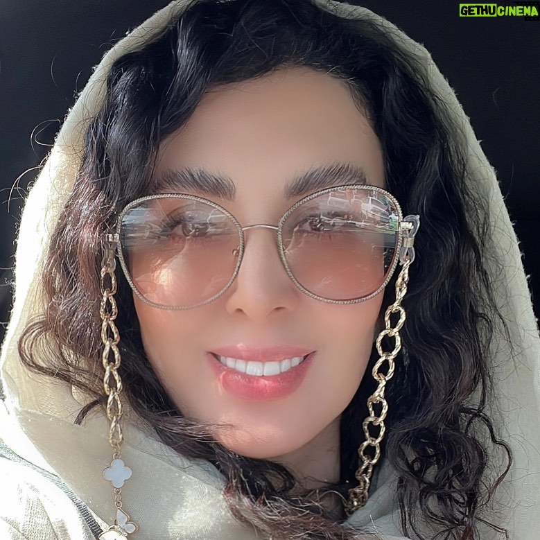 Leila Bolukat Instagram - یه جمله ی خیلی قشنگ تو یه کتاب خوندم که نوشته بود:«همه چیز برای کسی که می داند چگونه صبر کند، به موقع اتفاق می افتد!» خلاصه که ریلکس باش، ببین، بشنو، بگذر، خرده نگیر و یادت بمونه که گاهی صبر خودِ تلاشه! بهش ایمان داشته باشید رفقا 👌🏻 #لیلا_بلوکات #صبر_اوج_احترام_به_حکمت_خداست #استقامت_پایداری_صبر_امید
