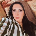 Leila Bolukat Instagram - يا رب، ز ره راســت نشـانی خواهم ... از بادهٔ آب و خـــاک، جــانی خواهم ... از نعمت خود، چــو بهره مندم کردی... در شــــکر گزاريت، زبــانی خواهم...... سلام و درود بر شما... روز جمعه اتون پر از نشاط و سلامتی و شکر گزاری به درگاه خداوند رحمان .... #لیلا_بلوکات #جمعه_های_دلتنگی 🍃🌹🍃🌹🍃