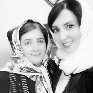 Leila Bolukat Instagram - مامی جانم میلادت مبارک باشه عزیزترین 💚🧡❤️💛
#لیلا_بلوکات #تولد_مادر_جان #مبارک