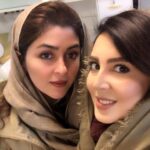 Leila Bolukat Instagram - 🔵 آدم‌های امن،چه کسانی هستند ؟! 🔴 آدم های امن، افرادی هستند كه همه چیز را می‌توانی بهشان بگویی و بدون اینکه قضاوت یا تحقیرت کنند، رازدارت هستند و میتوانی کنارشان احساس بودن کنی ... 🔴 اینها تا لباسی تازه تنت ببینند نمی‌پرسند از کدام مغازه خریدی؟ مارکش چیه؟ چند خریدی؟ می‌گویند: چقدر قشنگه، بهت می‌آید، من عاشق این جنس ژاکتم. 🔴از سفر که برگردی نمی‌پرسند با کی و چرا رفتی؟ اسم هتلش؟ چه‌قدر هزینه شد؟ می‌گویند :خوش گذشت؟ سرحال شدی؟ 🔴 دانشگاه قبول شوی، نمی‌پرسند شهریه‌اش چه قدره؟ وای چقدر دوره! می‌گویند چه رشته‌ای به سلامتی؟ این رشته بازار کار خوبی دارد، اگر تلاش کنی. 🔴 مشغول کاری تازه‌ شوی، نمی‌پرسند حقوقت چه قدره؟ اسم شرکتش چیه؟ جایش کجاست؟ می‌گویند شغلت را دوست داری؟ صاحبکارت یا همکارهایت آدم‌های خوبی هستند؟ این‌جور شغل‌ها جای پیشرفت دارد ... 🔵آدم های امنی باشیم ممنونم از شماها بابت امنیتی که ایجاد میکنید.☘️🪴💐🧿 پ.ن:محدود عزیزانی دیگری هستند که محدودیت عکس ده عدد،اجازه ثبت نداد دفعات بعدی معرفی میکنم🙈🙏 #لیلا_بلوکات #احساس_امنیت#رفیقان_را_درون_جان_نگهدار_که_آنها_پر_بها_تر_از_جهانند