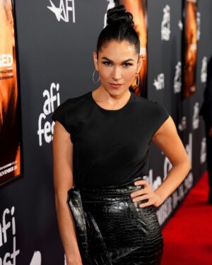 Lela Loren Instagram - Such an inspiring evening #AFIfest✨ Halle Berry makes her directorial debut while starring in #BRUISED. Don’t miss it!! Out in select Theatres Nov 17th and on @netflix Nov 24th! #womeninfilm #womensupportingwomen 

*****
Glam by @tamielsombati 
Jewelry @marissaalperinstudio