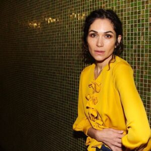 Lela Loren Instagram - Caught being a wallflower 🌻@the.baremag 
Which my character Danica Harlan is definitely not... @altcarb @netflix