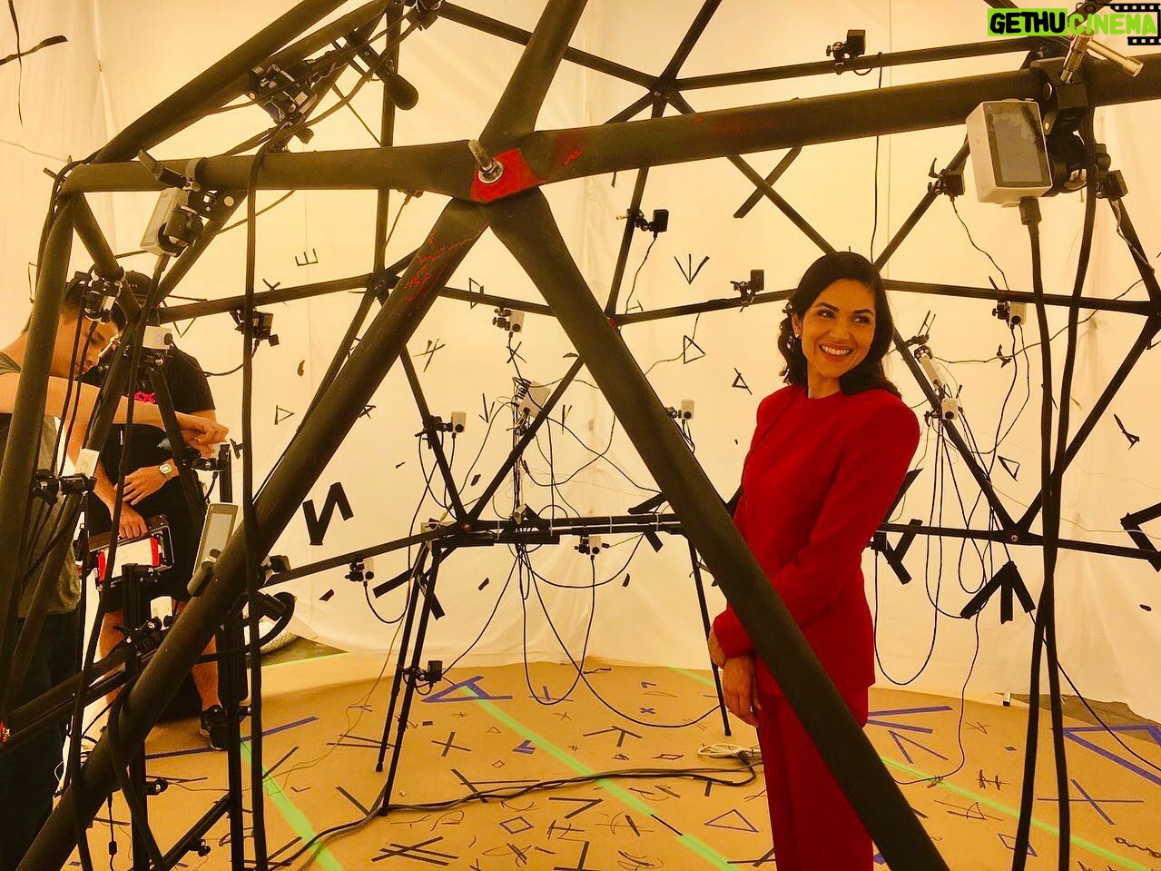 Lela Loren Instagram - #BTS How Danica Harlan’s 3-D speech was made 🤯♥️ Get your Binge on!! @altcarb is streaming now on @netflix