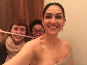 Lela Loren Instagram - Pull it tight! Binge it all!! @altcarb @netflix✨🪐🌓
Danica is gettin’ glamorous for Harlan’s Day and a lil’ something else 🚀🎆
Behind me is our awesome costume designer @cynthiasummers and costumer @wsanchia