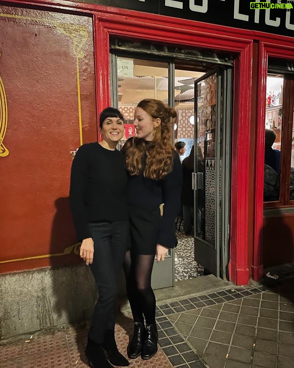 Lela Loren Instagram - Madrid at night with @fairyonthewall 🌙 Madrid por la noche #gatasmadrileñas