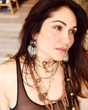 Lela Loren Instagram - Sunday smoke ✨ with @tina_turnbow