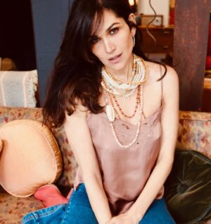 Lela Loren Instagram - Hello again ✨ 
Photo @tina_turnbow