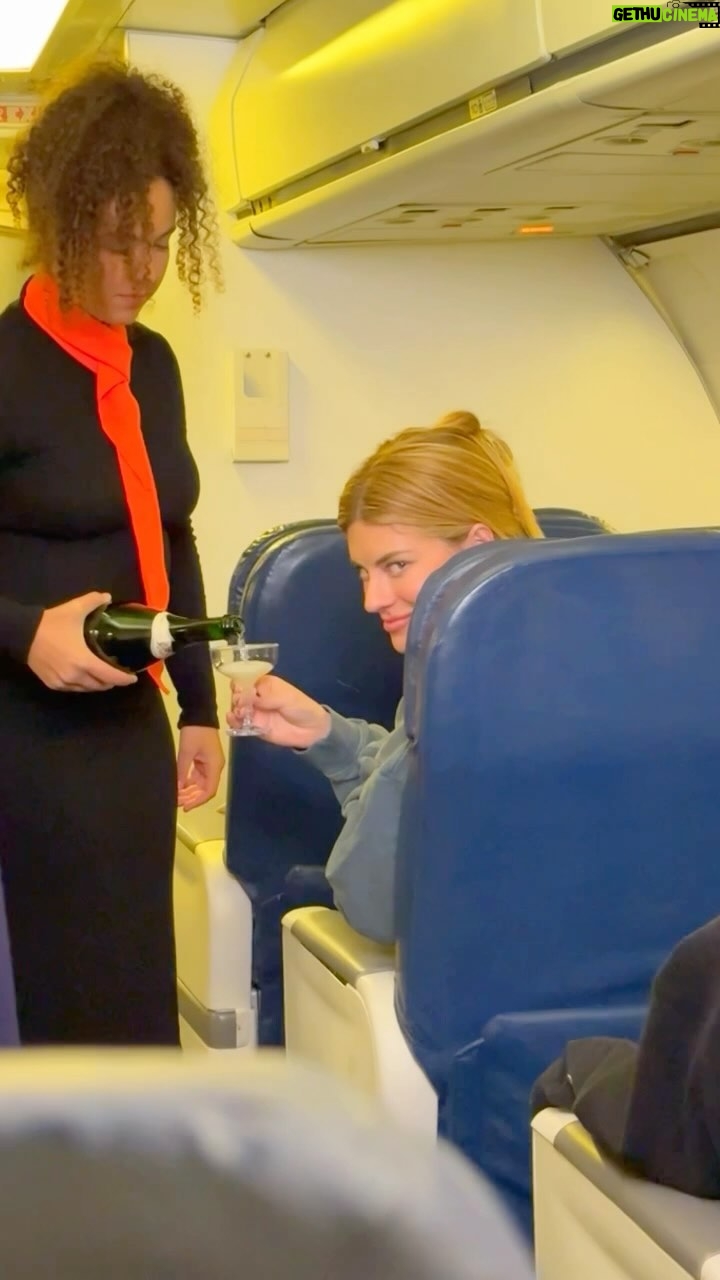 Lele Pons Instagram - When you friend is in first class and youβre in economy ππππ @hannahstocking