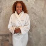 Lellê Instagram - Alguns dos segredos da minha pele de milhões 🫧 Me conta aqui qual seu produto favorito! Lembrando que eu sou apenas louca por skincare, então converse com seu dermatologista antes pra conhecer as melhores opções pra você. #skincare #beauty