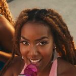 Lellê Instagram – Vem se acabar comigo, comigo 🎶💅🏾

Já ouviu #OiFilha no seu aplicativo de música preferido hoje?