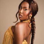 Lellê Instagram - O que é ser mulher? Ser mulher é sorte, fé, afeto, trabalho, sonho, conquistas e vulnerabilidades. Ser mulher é garra, é ambição, é ter 26 anos e decidir cuidar da própria carreira, trilhar o próprio caminho, ter orgulho do próprio sucesso, fruto do trabalho árduo. Hoje é um dia de celebrar a luta e as conquistas de todas as mulheres do nosso país. Que sempre tenhamos muita força e voz pra continuar brilhando cada vez mais ✊🏿🤎 #DiaInternacionalDasMulheres #LutaFeminina #GirlPower