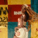 Lellê Instagram – OI FILHA! O momento que vocês tanto queriam, chegou! Finalmente estou de volta!!! E mais pronta do que nunca! Tá chegando o dia de vocês conhecerem minha música nova. Estão preparados? 💅🏾
 
1.11 – Oi Filha
00h – música em todas as plataformas
12h – clipe no youtube

Já faz o pre-save pra concorrer a um kit super exclusivo. O link tá na bio!

#OiFilha